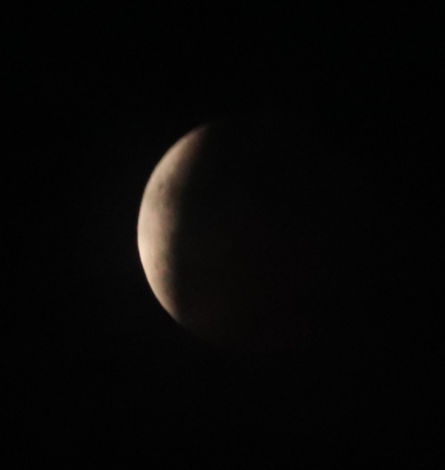 आज लाग्दैछ दुर्लभ प्रकारको खण्डग्रास चन्द्रग्रहण